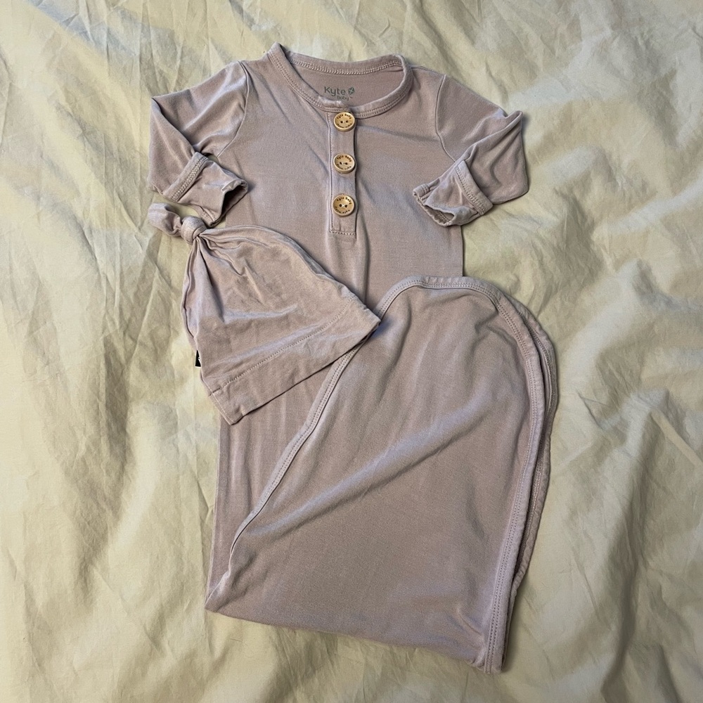 Kyte Baby Knotted Gown with Hat